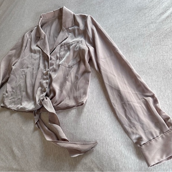 OAK & FORT Cropped Tie-Front Collared Blouse - Picture 4 of 10